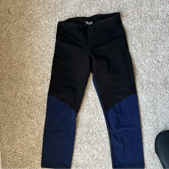 Old Navy Crop Legging Size Small - Picture 3 of 5